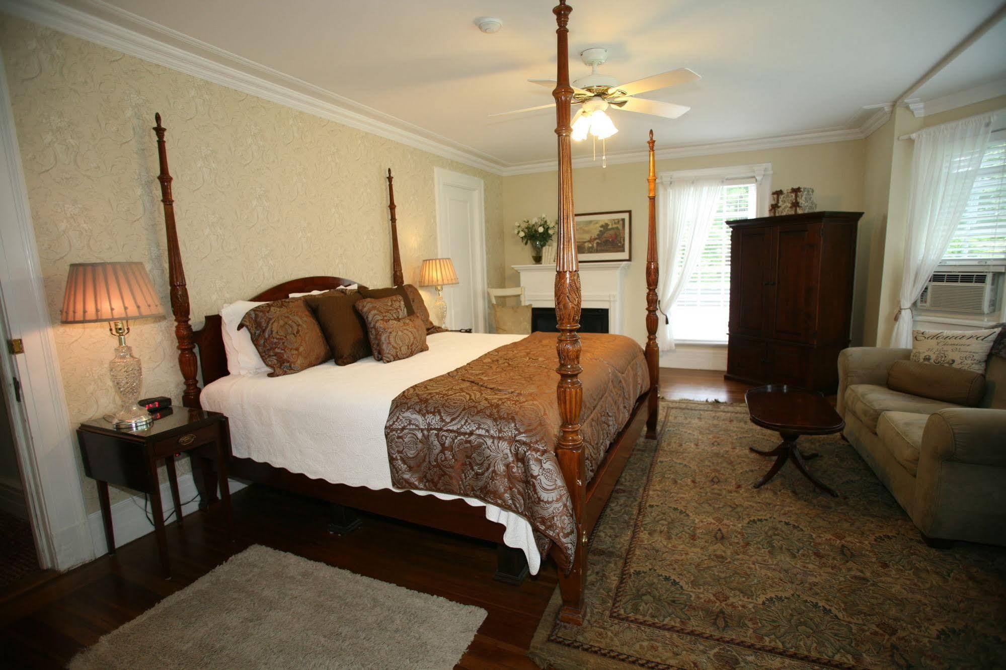 Four Chimneys Inn Бенингтън Екстериор снимка